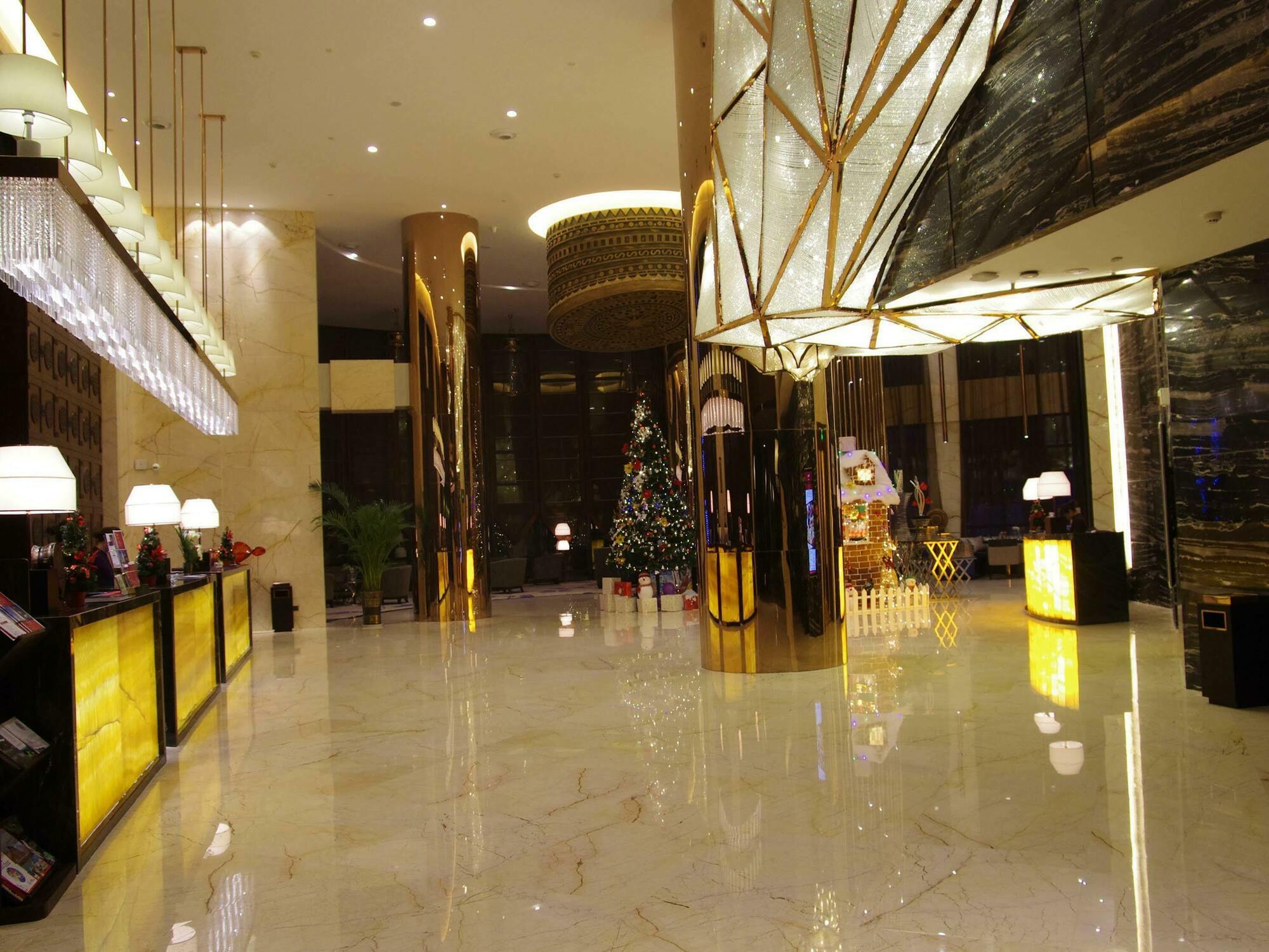 Argyle Grand Hotel Xingyi  Exteriör bild